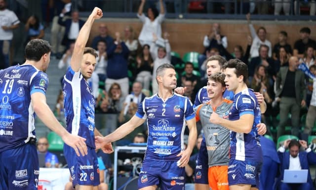 Superlega Volley, Coscione e Cuneo sfiorano l'impresa con Perugia. Trento show a Modena