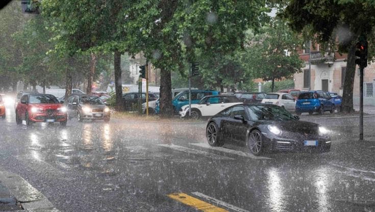 Previsioni meteo, breve tregua dal caldo estremo: arrivano temporali violenti e grandine