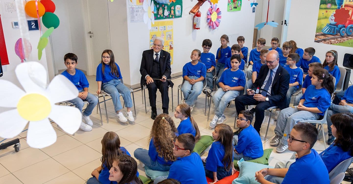 Mattarella: «La scuola è aperta a tutti, aiuti a non creare ghetti o alzare barriere»