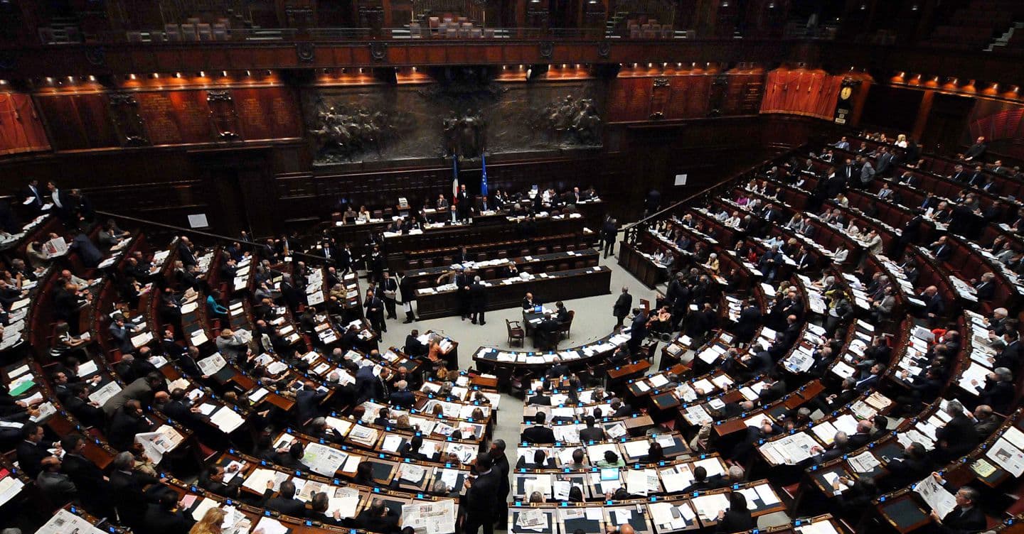Camere, ecco la classifica di chi vota e degli assenti: Avs e M5S al top, Fdi «vigila»