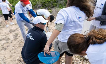 Sardegna: studenti e velisti puliscono le spiagge