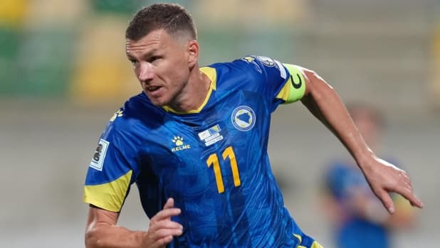 Dzeko dice addio alla nazionale: "Era il mio sogno d'infanzia, ora è il momento di fare un passo indietro"