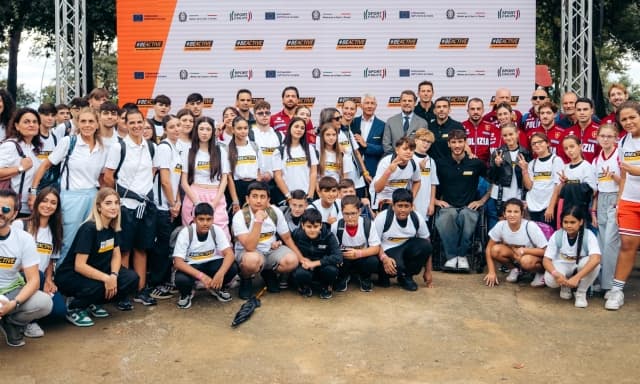 Abodi inaugura a Napoli il BeActive Village con 3 mila studenti e tanti campioni