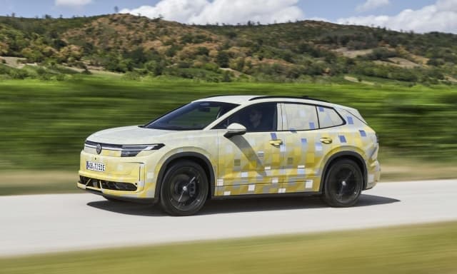 Volkswagen ID. Tiguan, il Suv elettrico si svela: le prime foto dell'erede della ID.4
