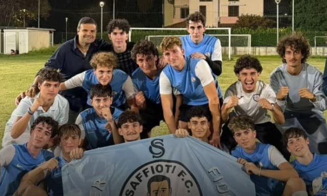 Una classe, un insegnante, un colore, una squadra: nel nome del prof