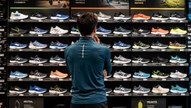 Come scegliere le scarpe da running giuste per te: guida pratica tra allenamento, gara e recupero