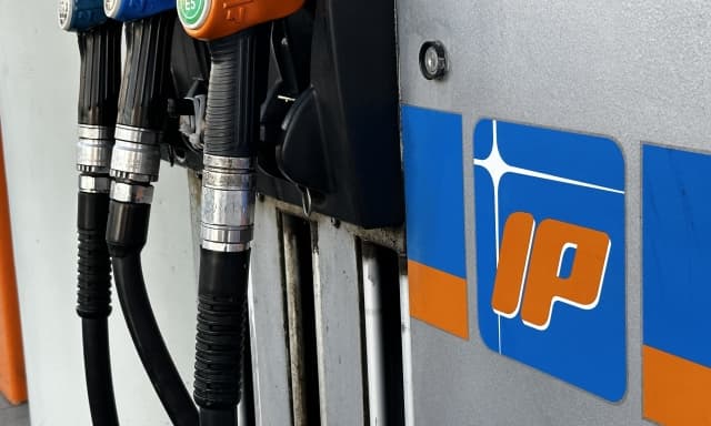 Carburanti, Socar applicherà limiti ai prezzi di benzina e gasolio sulla rete Ip
