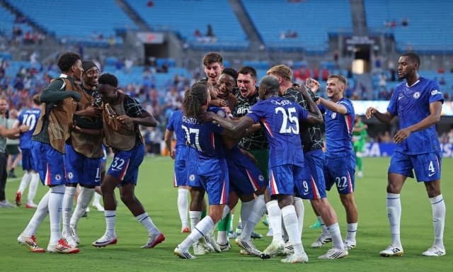 Pazzo Chelsea: domina il Benfica, si fa riprendere dopo due ore di stop, poi dilaga 4-1