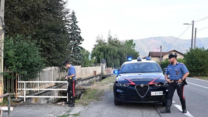 Lanzo Torinese, lite in casa: anziano spinge la moglie che batte la testa, poi tenta di strangolarla