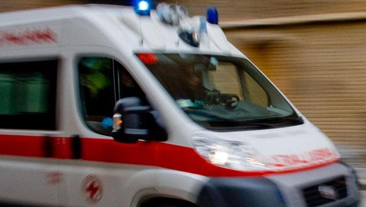 Otranto, in auto sotto il sole con la figlia, muore uomo di 35 anni: aspettava la moglie