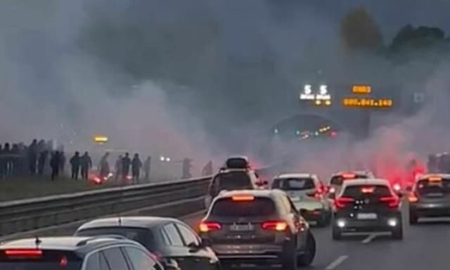 Scontri tra ultras di Catania e Casertana in autostrada: paralizzato il traffico nella A2