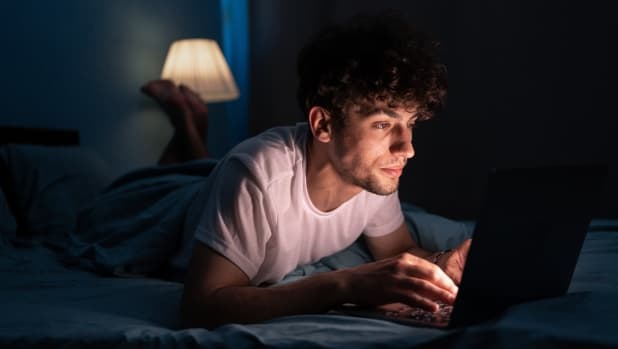 Chi va a letto tardi è più ansioso: uno studio spiega perché