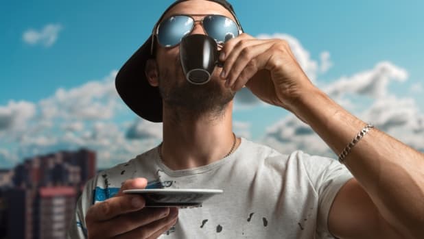 Caffeina sotto il sole: la dose da 6 mg/kg annulla il calo di performance da caldo