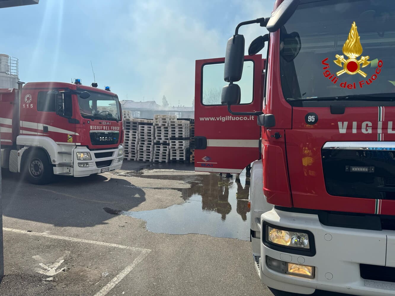 Esplosione in una azienda dolciaria a Milano, evacuati tre edifici