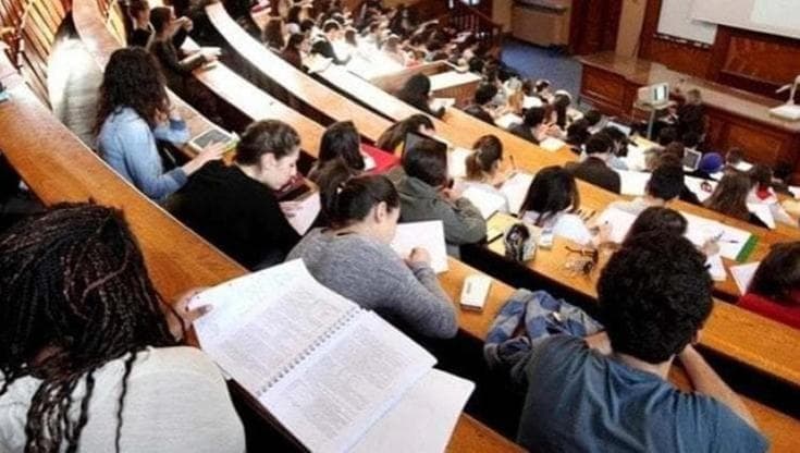 Test tranello all’università: “Più bravi i prof uomini”. Ma le lezioni delle docenti sono identiche