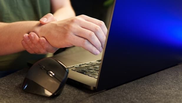 La vita moderna mette a dura prova i nostri polsi: cosa fare per salvarli e prevenire guai