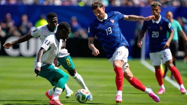 Diavolo di un Theo Hernandez: il Mondiale può riaccendere il suo mercato. E dall'Italia...