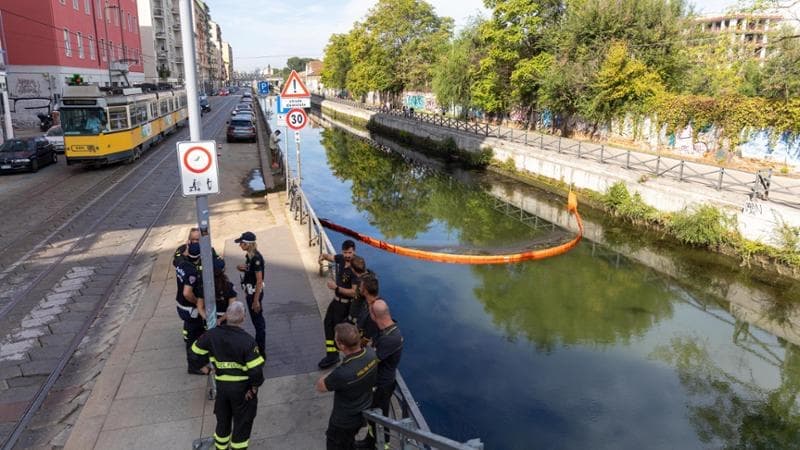 I veleni sversati da un’autobotte, caccia a chi ha inquinato i Navigli