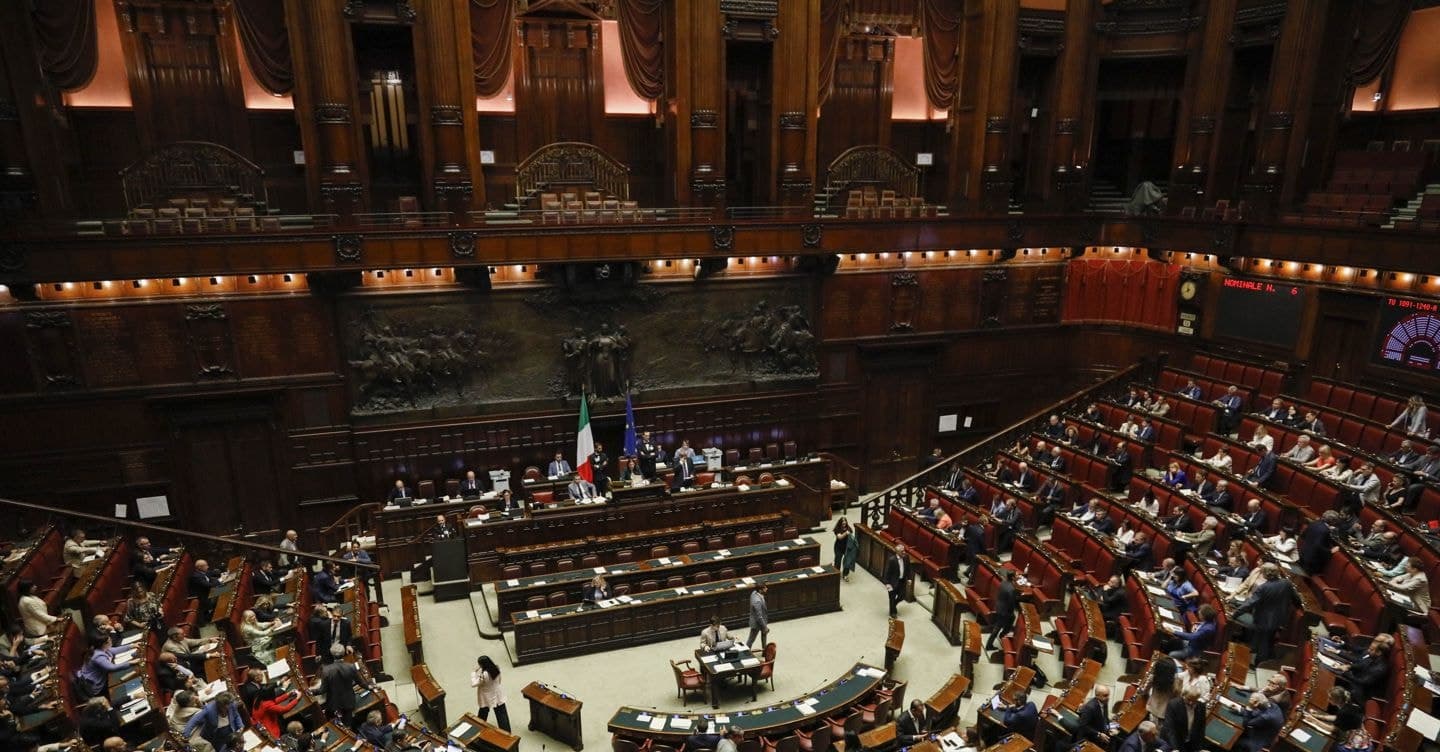 Sfida in Aula su Gaza: Meloni chiama a unità su piano Usa, ma M5s e Avs dicono no