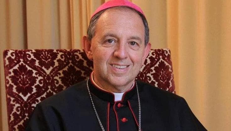 Girano uno spot in chiesa, il vescovo sospende le celebrazioni e ordina la penitenza