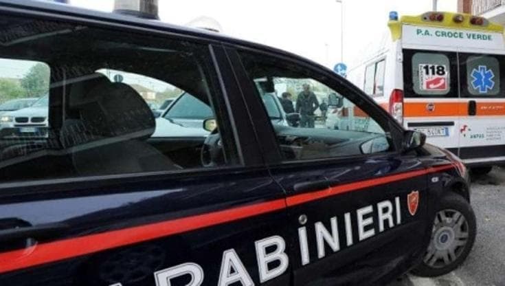 Modena, uomo ucciso a coltellate: il corpo trovato nell’androne di un condominio