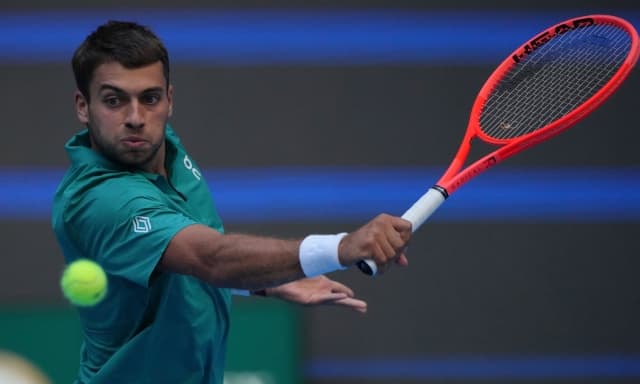 Cobolli stecca a Pechino, Darderi firma il colpo. Avanzano Alcaraz e Zverev, Tokyo saluta Nishikori