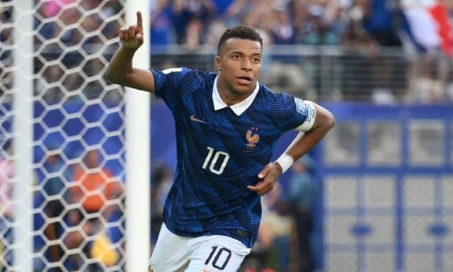 Mbappé: "Non penso a Messi. Dopo il gol ho abbracciato Deschamps perché..."