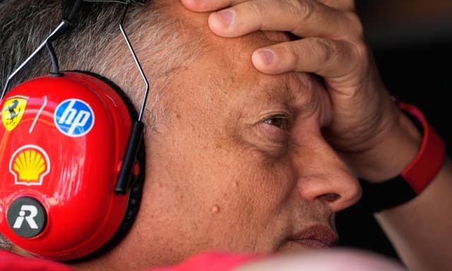 Ferrari, che succede? Niente podi, motore flop e Vasseur nervoso per Horner che "cerca lavoro ovunque"