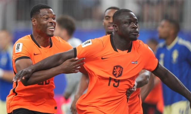 Brian e Derrick, fratelli in gol. Ma per due nazionali diverse: la storia di Brobbey e Luckassen