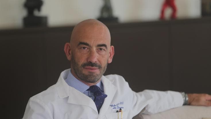 Bassetti: "Con il caldo non si scherza, e pensare che qualche idiota ne nega l’esistenza”