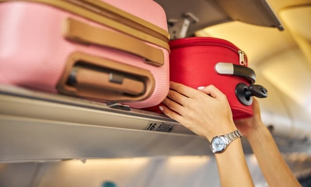 Bagaglio a mano in aereo, quando non bisogna pagare