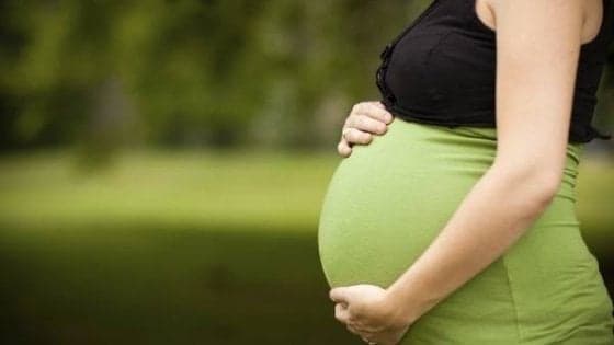 Il ginecologo: "Lavorare fino al parto non è una conquista, non fate le superdonne"