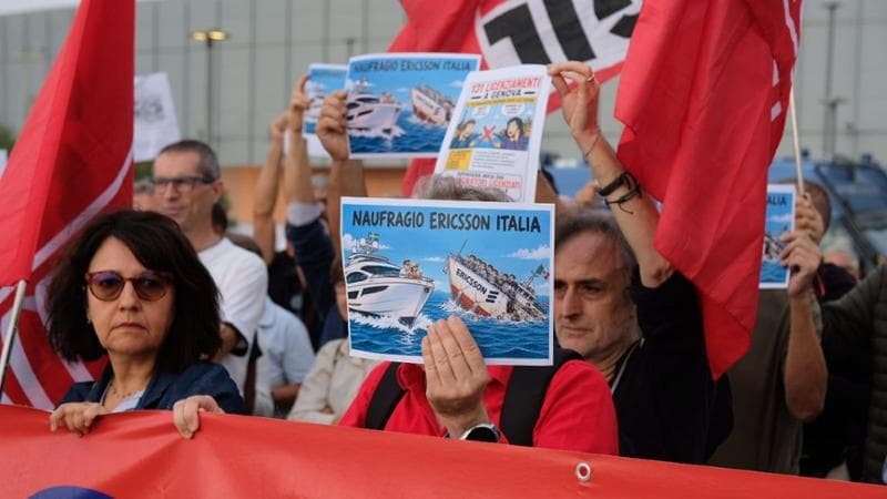 Al Salone Nautico va in scena il “naufragio” di Ericsson: protesta contro i 131 licenziamenti
