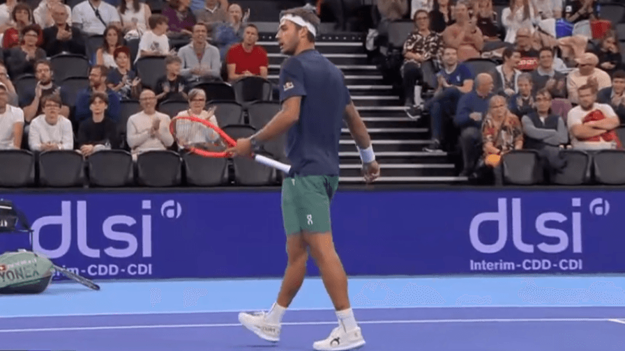 Cobolli-Wawrinka, highlights Atp Lione: l'azzurro vince due punti con le corde rotte