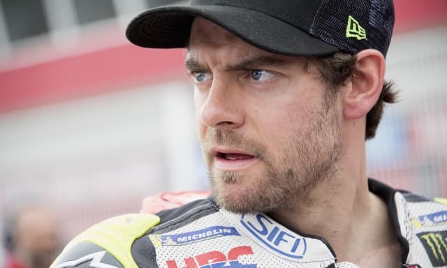La barchetta, l'isola di Man, la spinta della moglie: tutti pazzi per Crutchlow, a 40 anni vende più dei giovani