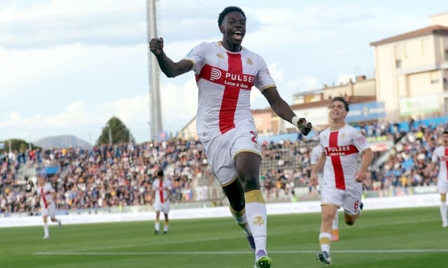 Juve, all'attacco: per Ekhator è fatta, visite nella notte. E c'è il rilancio per Kolo Muani