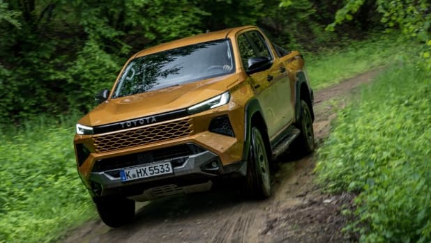 Toyota Hilux: elettrico o diesel mild hybrid, ma sempre inarrestabile