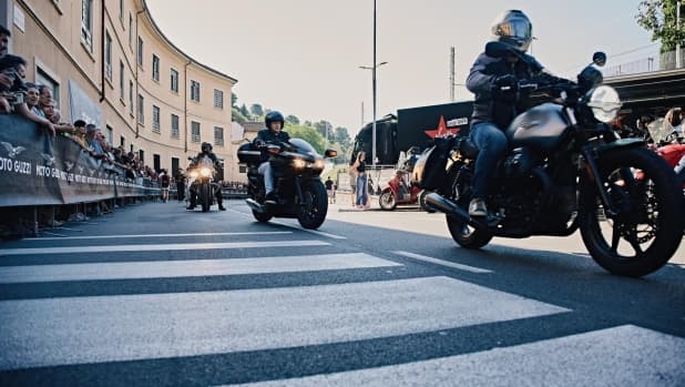 Moto Guzzi, oltre 60.000 alla festa di Mandello. Adesso cosa cambia