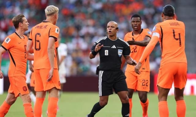Wilton Sampaio, l'arbitro che piace a Collina: corsa e sicurezza, è in lizza per la finale