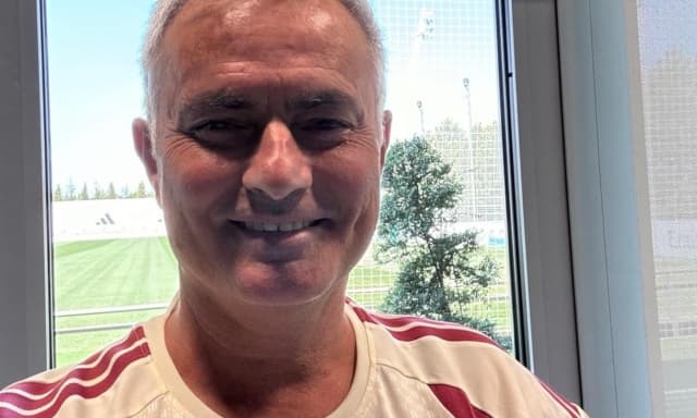 Real Madrid, Mou si (ri)presenta: "Vamos!". Nello staff c'è anche Khedira