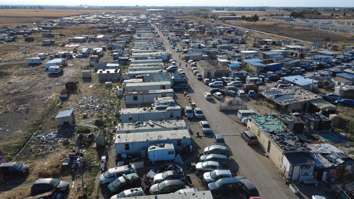 La faida tra caporali che insanguina Borgo Mezzanone, la città invisibile degli schiavi