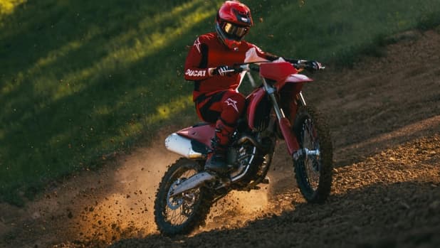 Ducati Desmo250 MX nel cuore della MX2 a 15mila giri/min