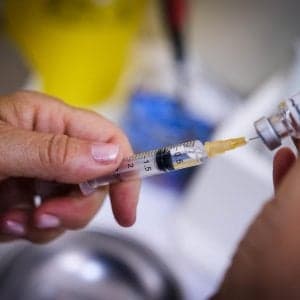 Vaccini anti-influenzali, allerta Aifa: "È possibile ci sia lattice in alcuni contenitori"