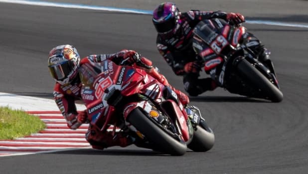 LIVE MotoGP Giappone, nuova sfida Aprilia-Ducati. Alle 7 il via
