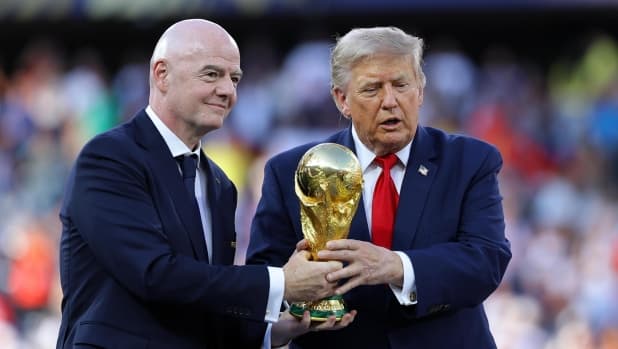 Trump avverte le federazioni: "Cacciare Infantino sarebbe un gravissimo errore"