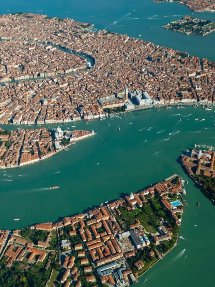 'I segreti del Canal Grande', il libro che racconta palazzi e miti di Venezia
