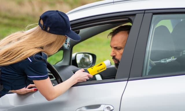Guida in stato di ebbrezza, assolto perché ha la gastrite: come stanno davvero le cose