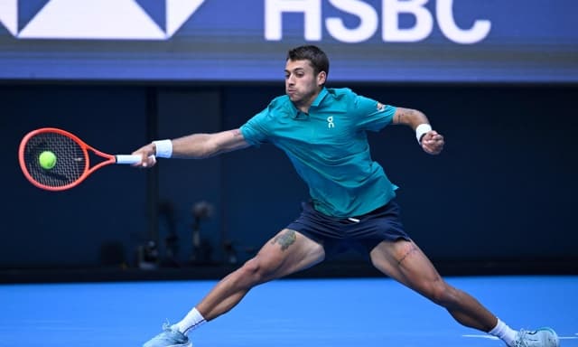 A Lione, Cobolli supera Wawrinka, vola ai quarti e riprende la corsa per le Atp Finals
