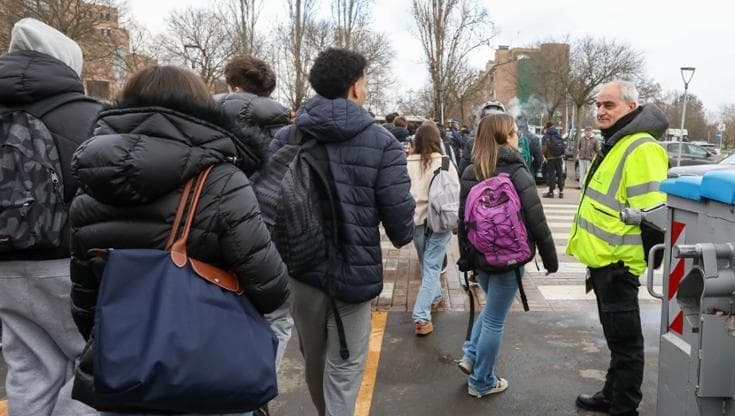 A Modena gli School tutor davanti agli istituti: “Sperimentazione unica in Italia”