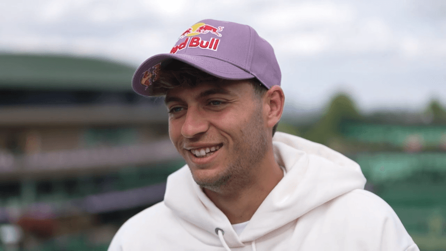 Cobolli a Wimbledon: "Qui mi sento un principe. Peccato manchi il condizionatore"